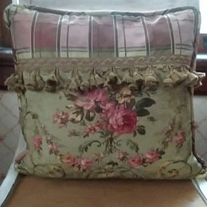 Gorgeous Floral and plaid pillow with tassels.
